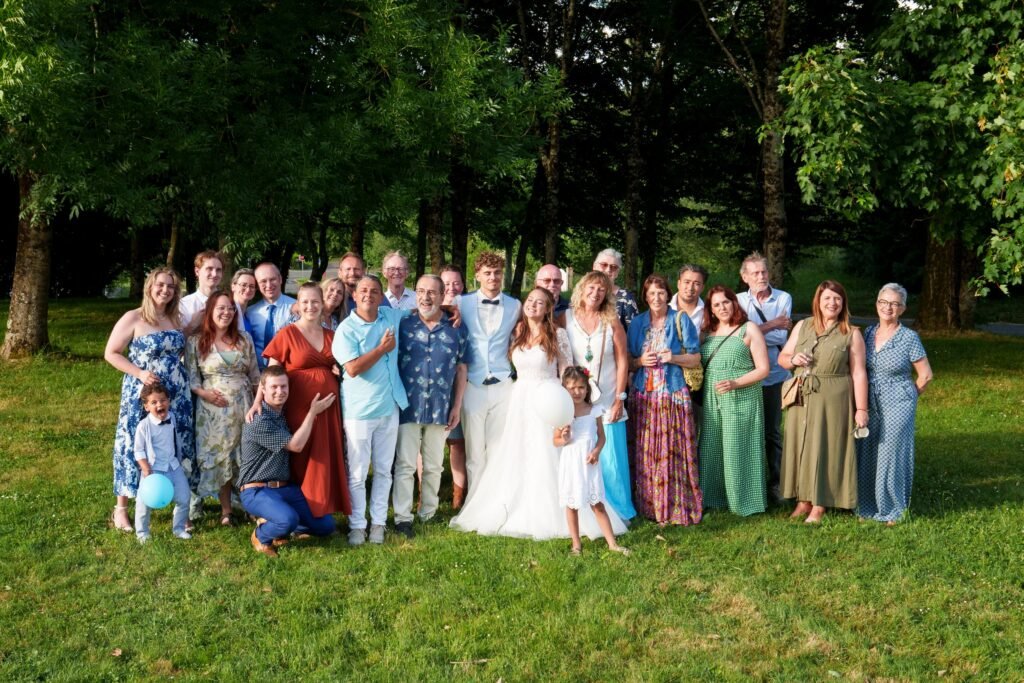 Photo de famille lors d'un mariage